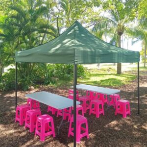 chapiteau, table et tabouret installé